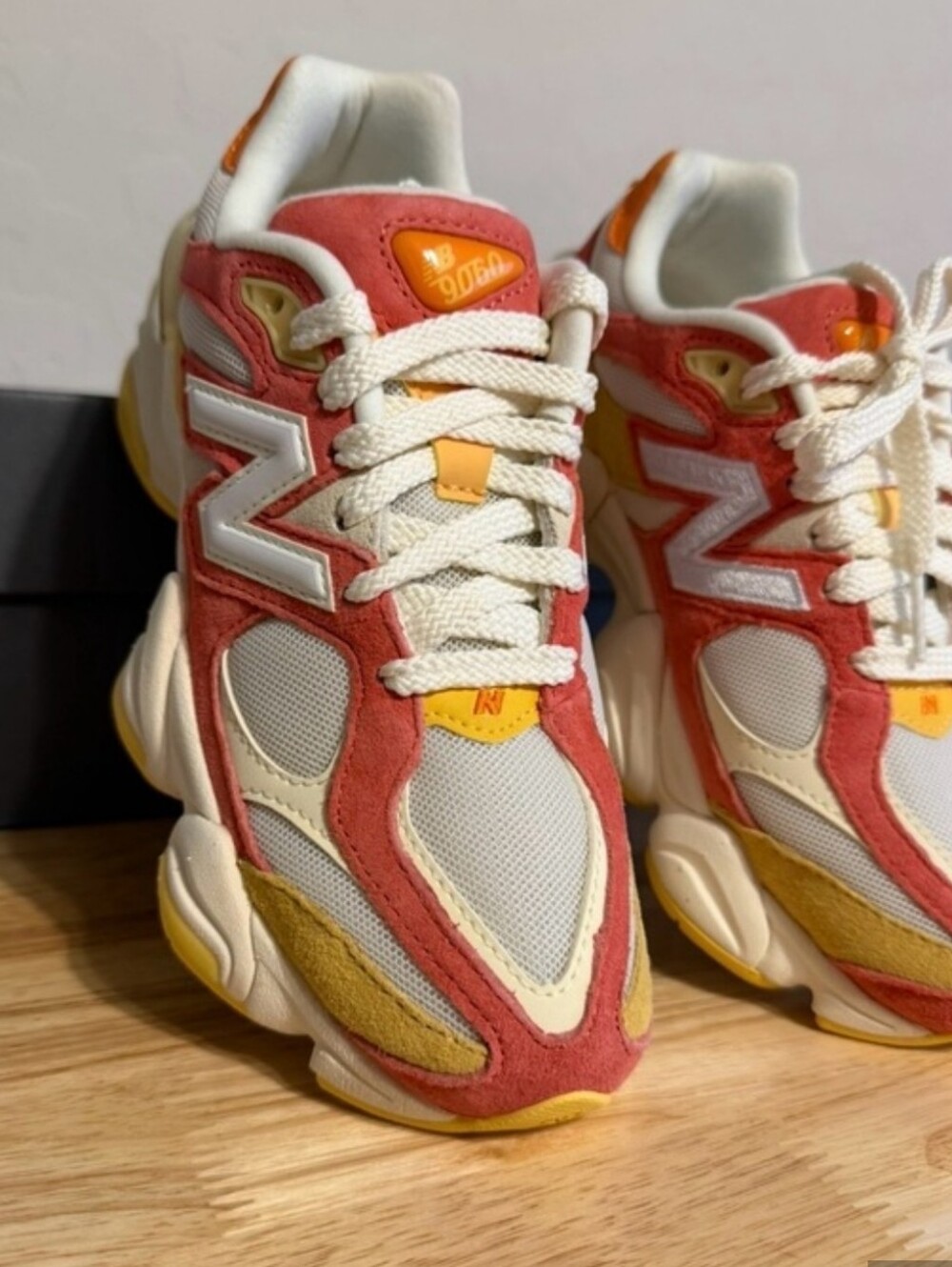 NWOT NEW BALANCE 9060